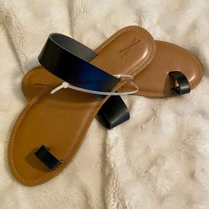 NWOT Black Toe Ring Sandals Target
